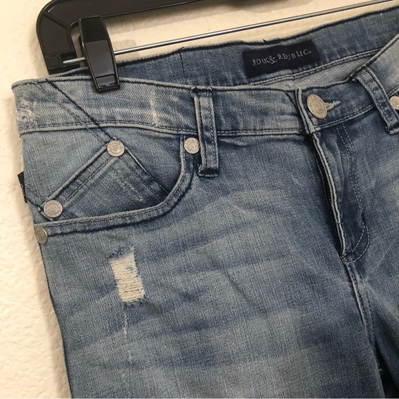 ROCK & REPUBLIC Jeans Boot Cut Distressed Light Wash Low Rise Bling Back Pockets - Picture 4 of 16